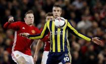 Britain Football Soccer - Manchester United v Fenerbahce SK - UEFA Europa League Group Stage - Group A - Old Trafford, Manchester, England - 20/10/16 Manchester United's Wayne Rooney in action with Fenerbahce's Robin van Persie Reuters / Phil Noble Livepic