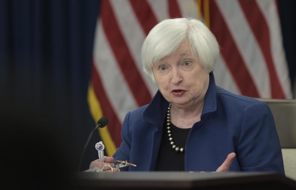 <em>La presidenta de la Reserva Federal, Janet Yellen, habla hoy en la rueda de prensa para explicar la subida de los tipos. Foto: Susan Walsh (AP)</em>