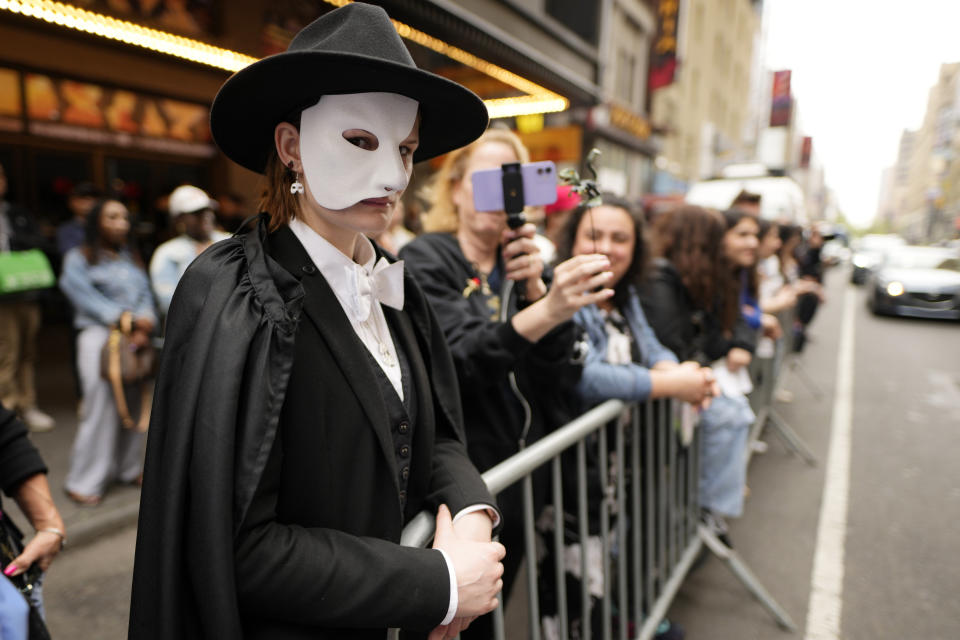 A fan dressed as the Phantom watches arrivals for "The Phantom of the Opera," final Broadway performance at the Majestic Theatre on Sunday, April 16, 2023, in New York. (Photo by Charles Sykes/Invision/AP)