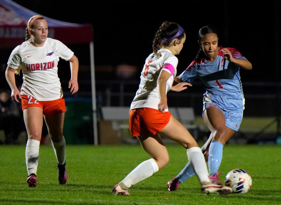 Seabreeze's Kylie Watson (1) makes a move against Horizon during the Region 2-5A finals, Wednesday, Feb. 21, 2024.