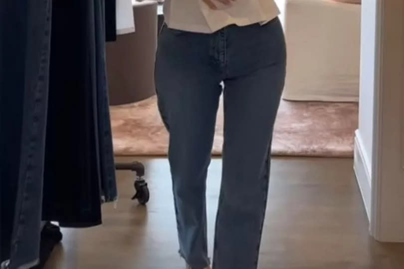 Also, she did not look pregnant in another video she later shared further in her Stories timeline, in which she lifted up her shirt to fully expose her petite stomach