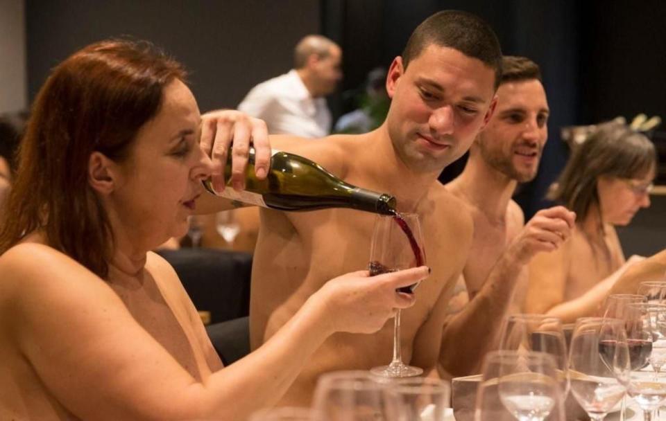 Rideau sur l’unique restaurant naturiste de Paris