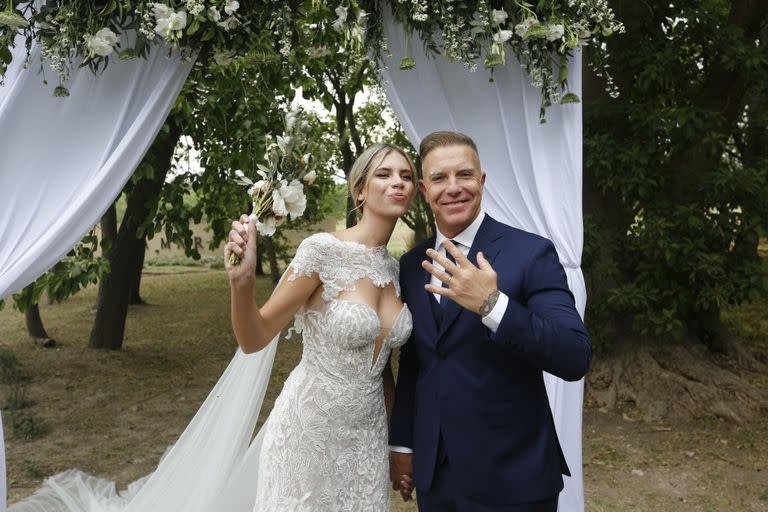 Los novios, tras la ceremonia en la que celebraron su unión junto a sus allegados