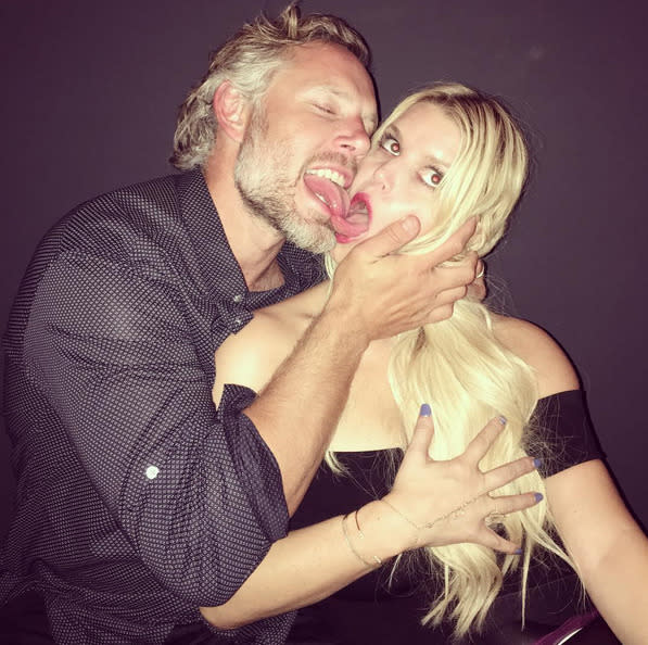 Jessica Simpson, taking PDA to the next level with her husband, Eric Johnson: “DATE NIGHT” -@jessicasimpson