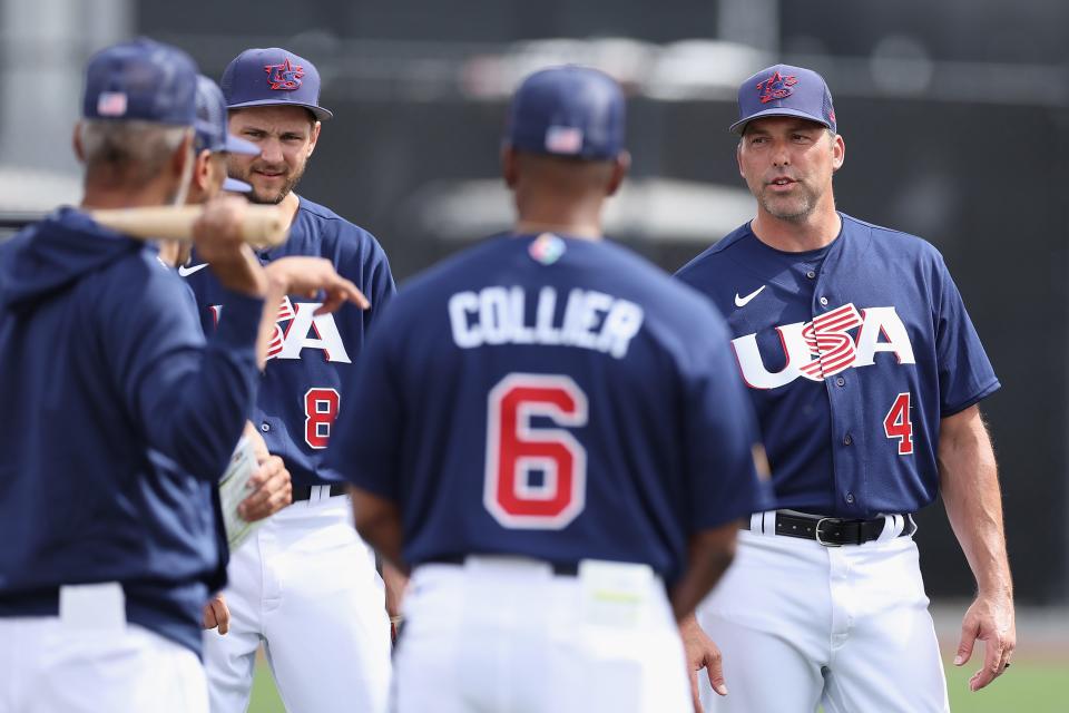 Team USA manager Mark DeRosa talks with teammates during a practice ahead of the World Baseball Classic.