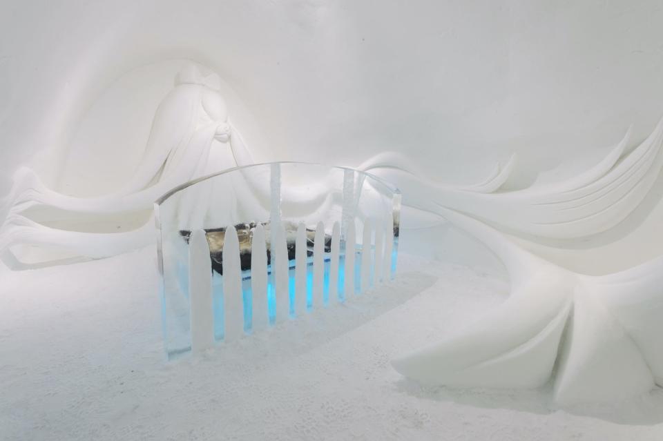 medium_icehotel_oh_rapunzel_design_emilie_steele_sara_steele_photo_asaf_kliger 3