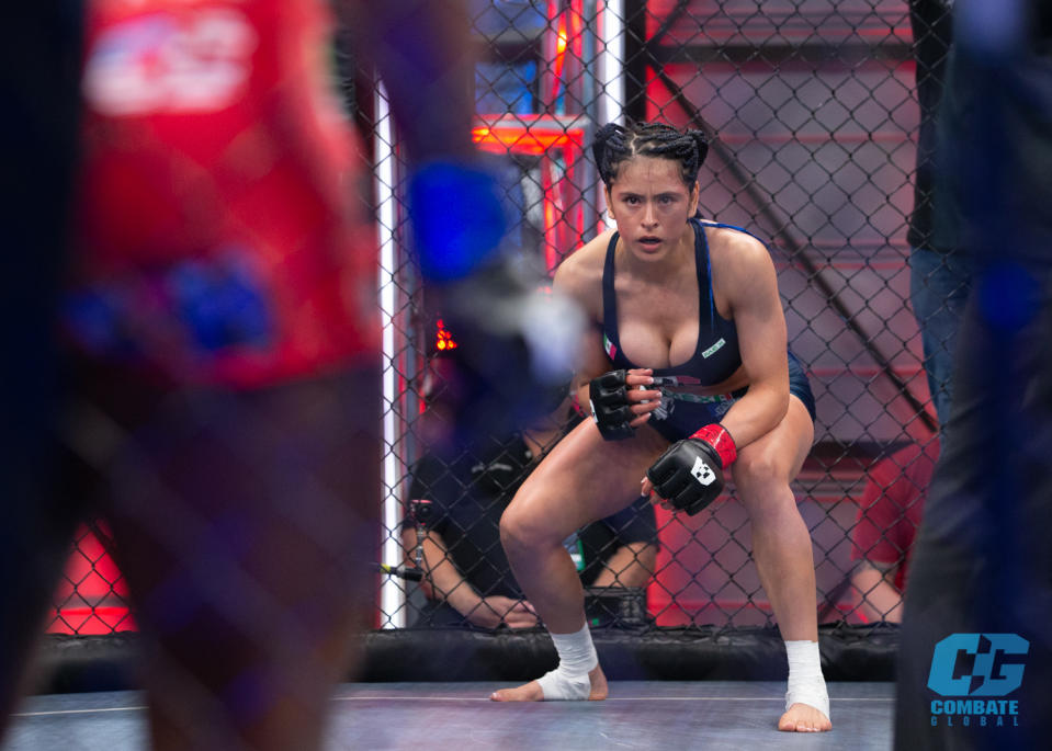 'Loba' Acosta preparándose para su combate ante Chantel Coates, su última derrota, en julio de 2022. (Combate Global)