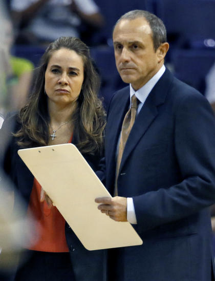 Spurs assistants Ettore Messina (right) and Becky Hammon discuss a play. (AP/Matt York)