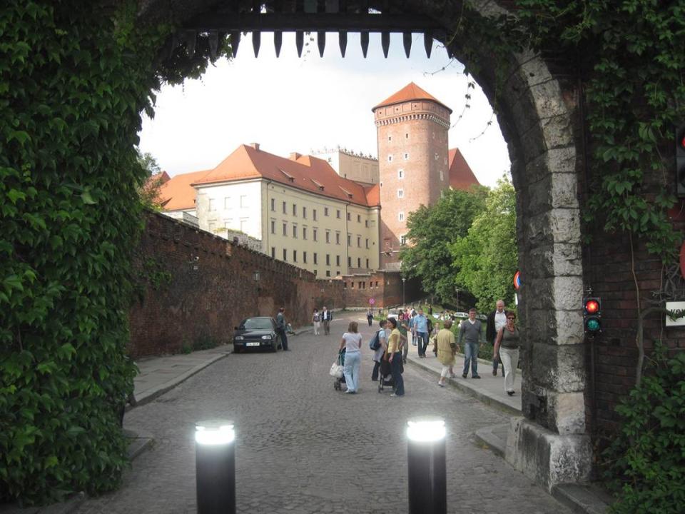 El castillo de Wawel y la colina Wawel constituyen el lugar histórico y cultural más importante de Polonia.