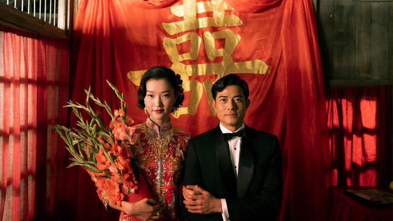 杜鵑在戲中與郭富城結婚，積極幫他上位。（華映提供）