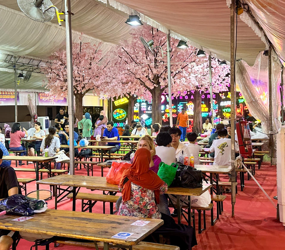 woodgrove pasar malam - seating