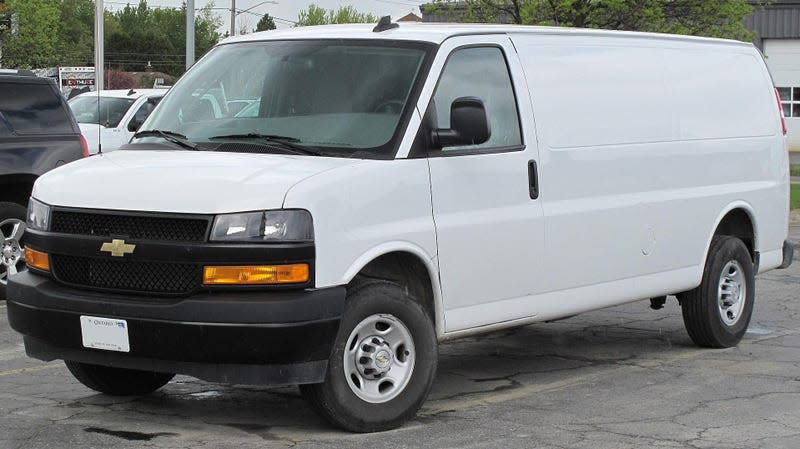 <strong>Yes, this is a 2021 Chevy Express</strong> - Photo: Elise240SX / Wikimedia Commons