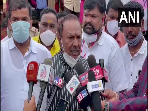 Karnataka Minister KS Eshwarappa addresses reporters (Photo/ANI)