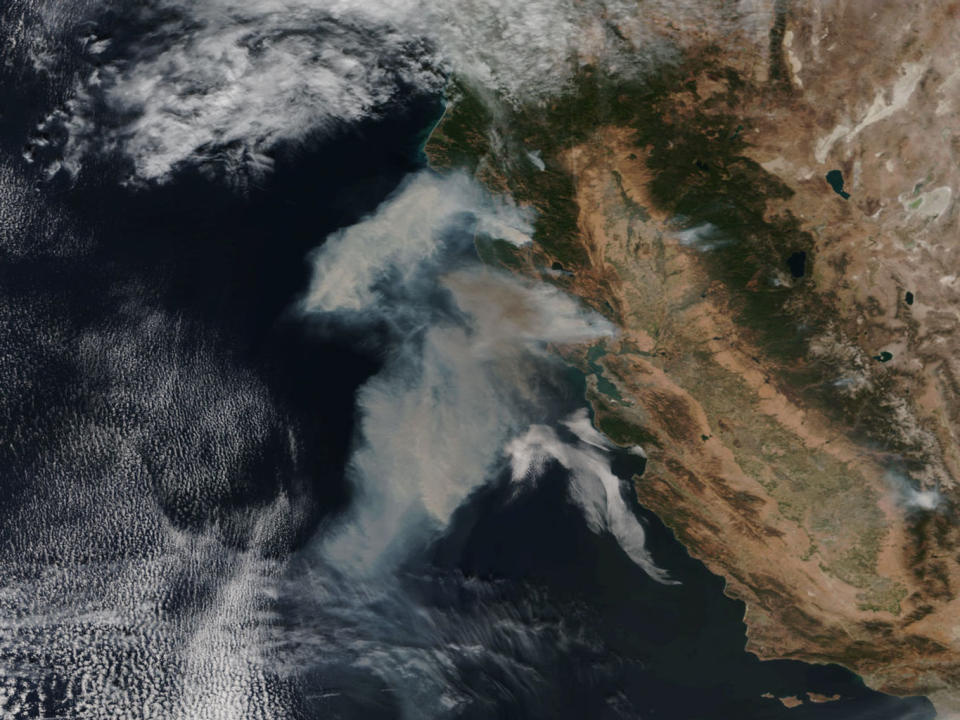 Wildfires in California, imaged by the VIIRS instrument on board the NOAA-NASA Suomi NPP satellite, the test precursor for the NOAA-NASA JPSS-1 satellite. The image was taken on Oct. 9, 2017. A VIIRS instrument will also fly on JPSS-1. <cite>NOAA/JPSS</cite>