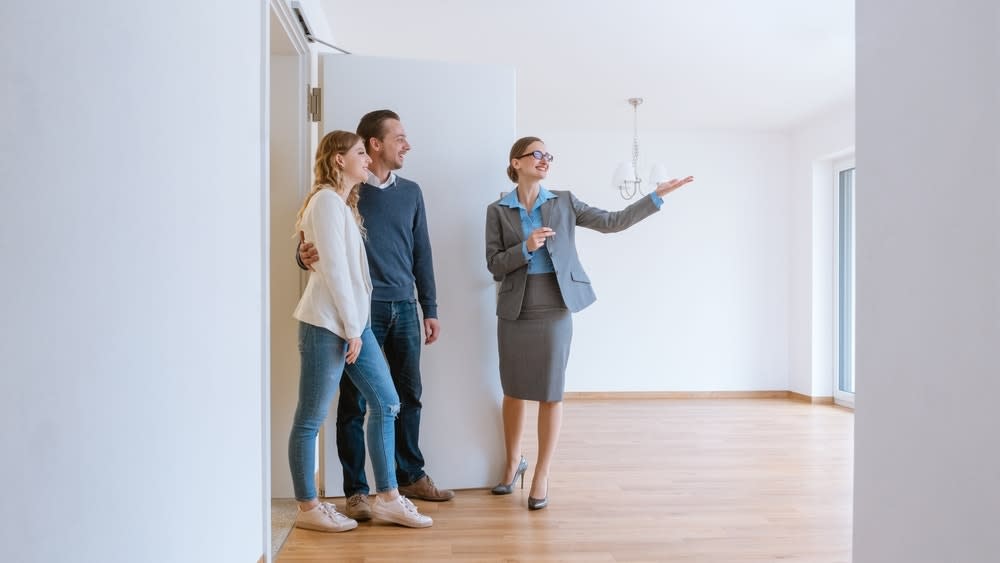 Real Estate Agent's Sunday Showing Turns Into Monday Morning Nightmare