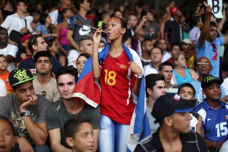 Anays Diz Pe (C), sister of Cuba's national soccer player Arturo Diz Pe, reacts moments before the match between New York Cosmos and Cuba's national team in Havana June 2, 2015. REUTERS/Alexandre Meneghini