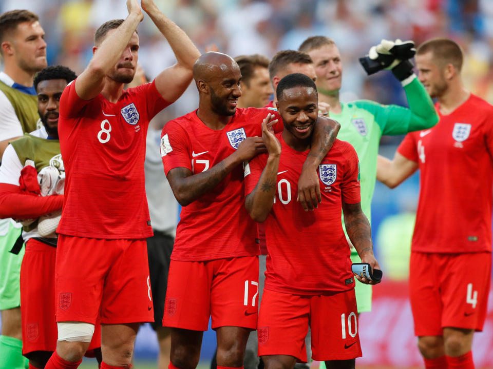 Nicht nur die englischen Spieler feiern nach dem Sieg des Viertelfinals bei der Fußball-WM. (Bild-Copyright: Frank Augstein/AP)