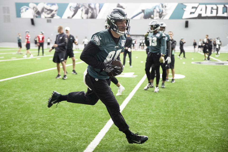 Philadelphia Eagles tight end Zach Ertz runs a drill at the NFL football team's practice facility in Philadelphia, Thursday, June 13, 2019. (AP Photo/Matt Rourke)