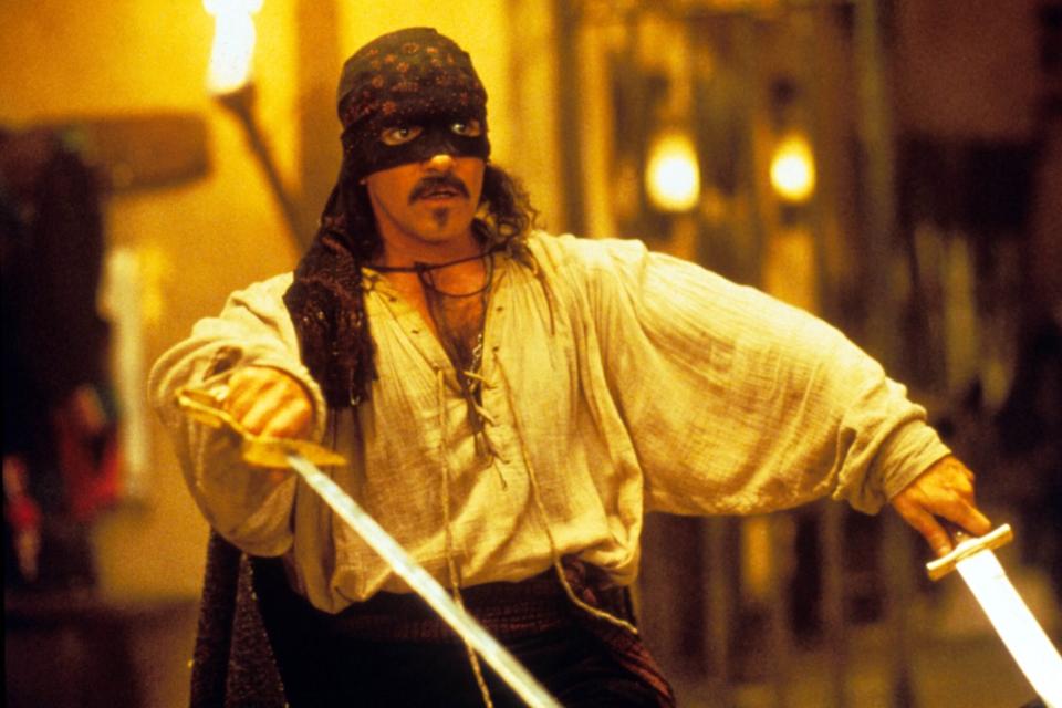 Editorial use only. No book cover usage. Mandatory Credit: Photo by Moviestore/Shutterstock (1628341a) The Mask Of Zorro, Antonio Banderas Film and Television