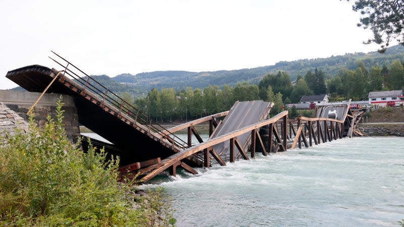 I’m no bridge expert, but I don’t think they should look like that. - Photo: Geir Olsen / NTB / AFP (Getty Images)