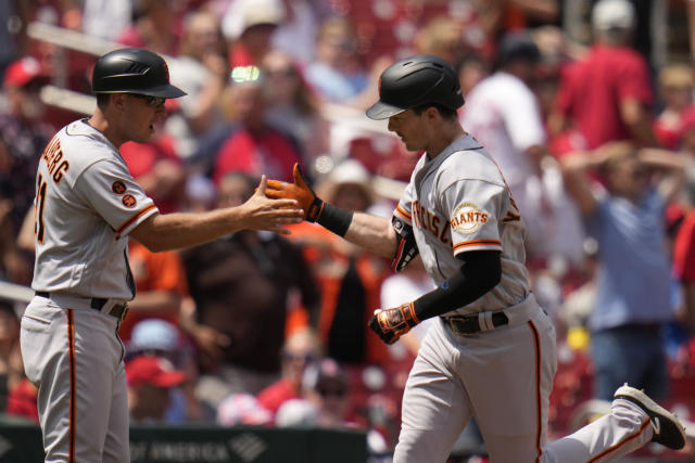 Throwback Nats rally, win 6-5 to sweep Giants