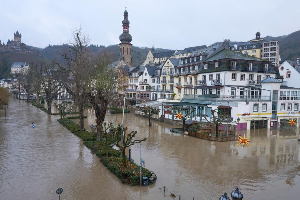 德國科赫姆（Cochem）因連日豪雨導致摩塞爾河（river Moselle）泛濫，4日成為水鄉澤國。美聯社