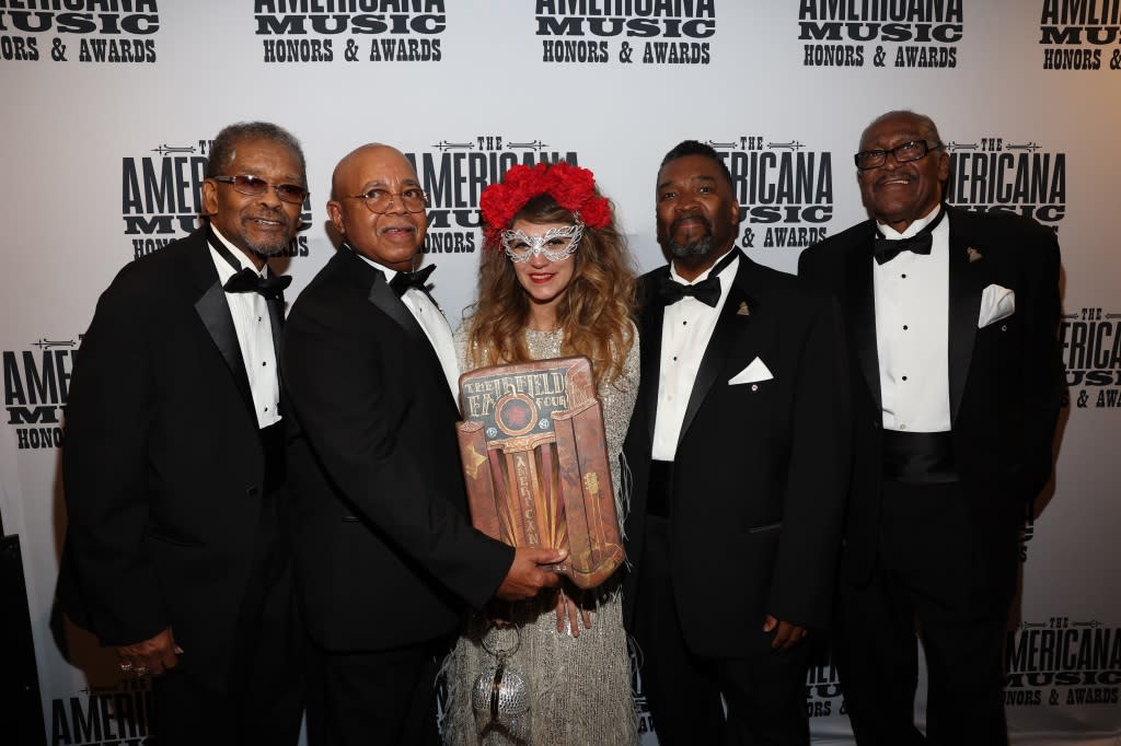 NASHVILLE, TENNESSEE - SEPTEMBER 14: (L-R) Levert Allison, Bobbye Sherrell, Sierra Ferrell, Larrice Byrd, and Joseph Thompson seen backstage during the 21st Annual Americana Honors & Awards at Ryman Auditorium on September 14, 2022 in Nashville, Tennessee. (Photo by Terry Wyatt/Getty Images Americana Music Association )