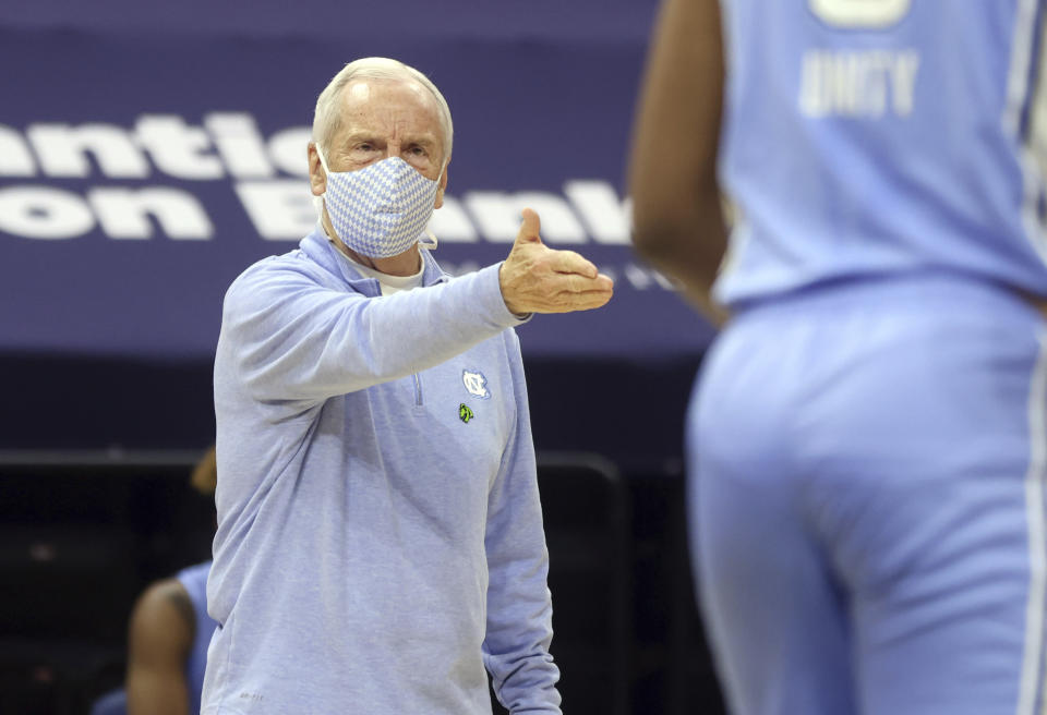 North Carolina coach Roy Williams talks with his players during the team's NCAA college basketball game against Virginia on Saturday, Feb. 13, 2021, in Charlottesville, Va. (Andrew Shurtleff/The Daily Progress via AP, Pool)