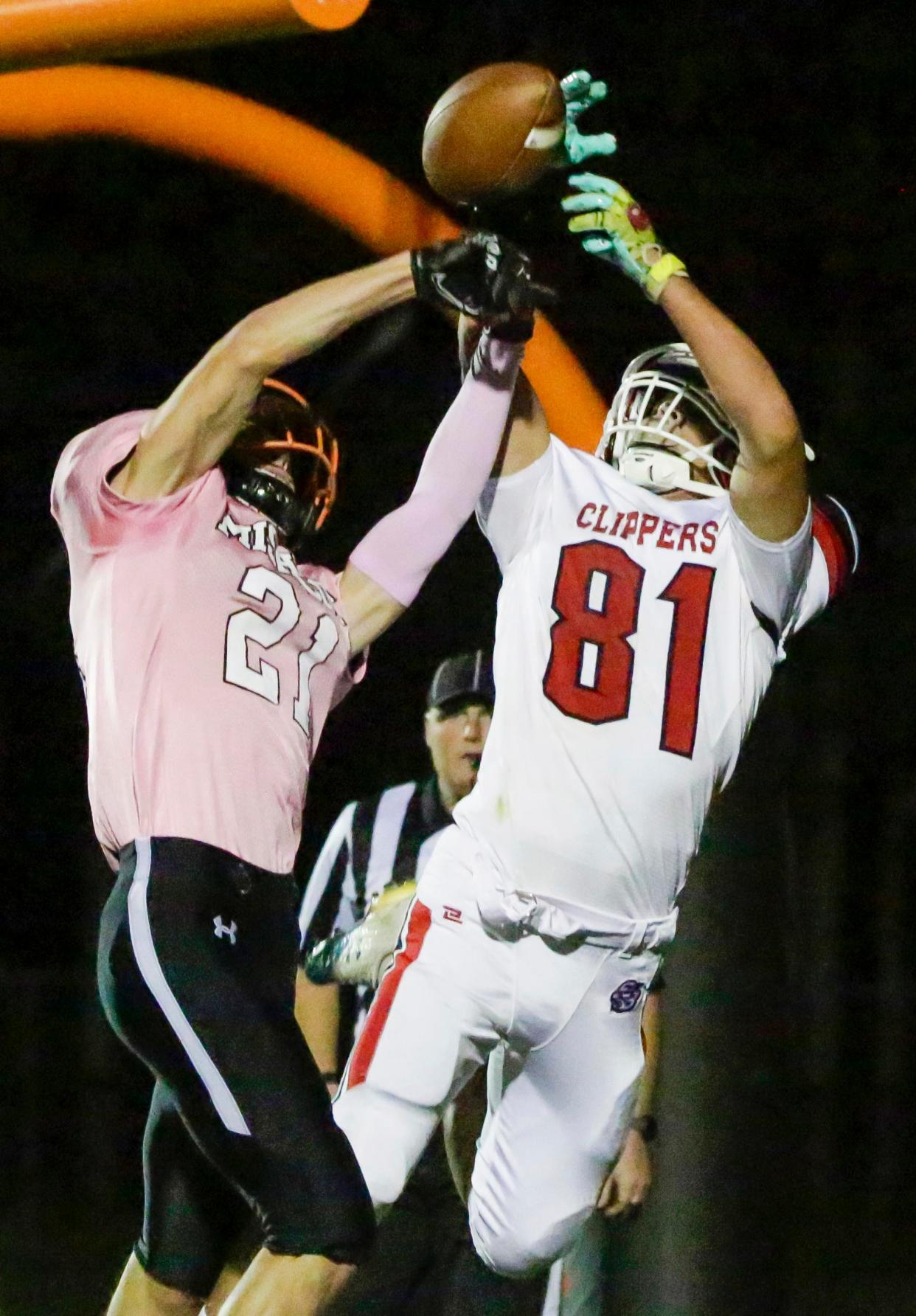 Mishicot’s Adam Backus (21) and Sturgeon Bay’s Bryce Ptzak (81) battle for the ball, Thursday, October 5, 2023, at Mishicot, Wis.