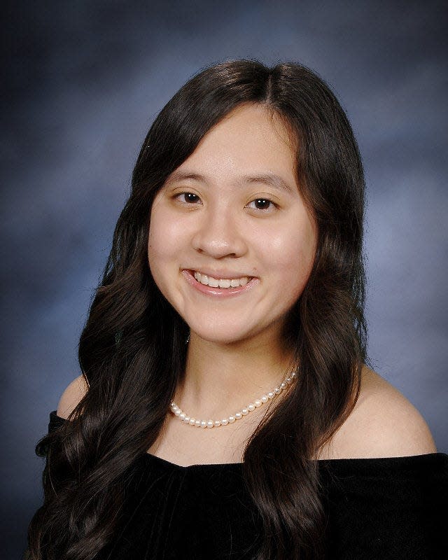 Highland Park ISD held their 2023 commencement ceremony May 19 at 9 p.m. in the Amarillo Civic Center Auditorium announcing Sarah Hopper as the 2023 Highland Park HS salutatorian.