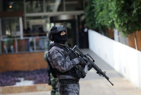 A police officer stands guard outside a building where drug kingpin Damaso Lopez, nicknamed “The Graduate", was arrested in Mexico City, Mexico May 2, 2017. REUTERS/Henry Romero