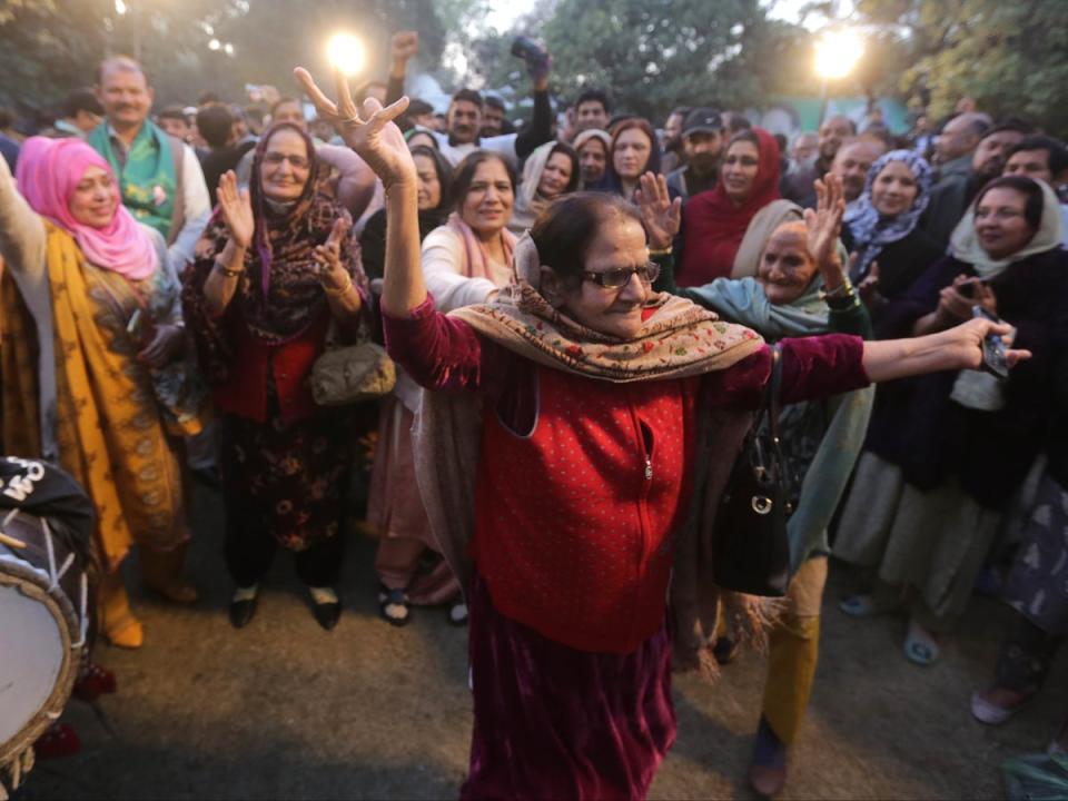 Sharif supporters celebrate (EPA)