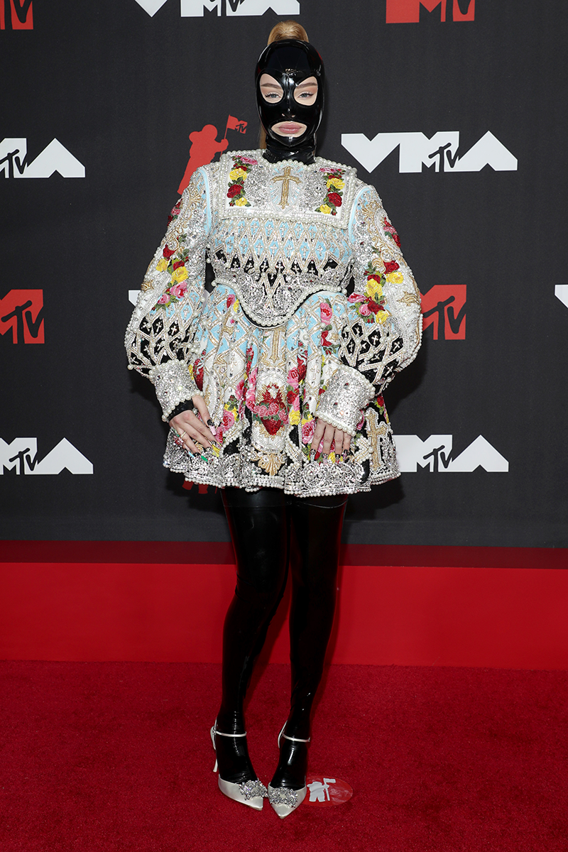 <p>Kim Petras arrived at this year's <a href="https://www.cosmopolitan.com/uk/fashion/celebrity/g37565161/vmas-2021-red-carpet/" rel="nofollow noopener" target="_blank" data-ylk="slk:VMAs red carpet;elm:context_link;itc:0;sec:content-canvas" class="link ">VMAs red carpet</a> wearing a NSFW latex look.</p>