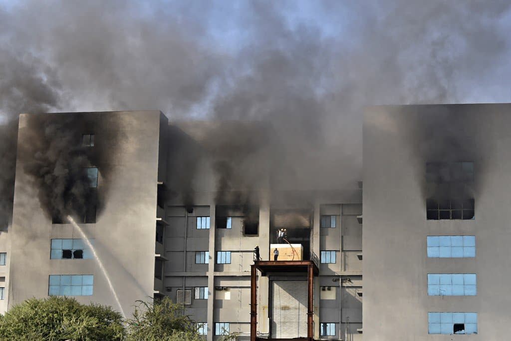 Un incendie s’est déclaré au Serum Institute of India ce 21 janvier, le plus grand fabricant de vaccins au monde.  - AFP