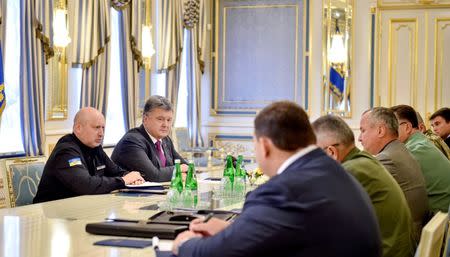 Ukrainian President Petro Poroshenko and Olexander Turchinov, secretary of Ukraine's National Security and Defence Council, attend a meeting with heads of Ukraine's security services following Russian allegations of a Ukrainian incursion into Crimea, in Kiev, Ukraine, August 11, 2016. Mykola Lazarenko/Ukrainian Presidential Press Service/Pool via REUTERS