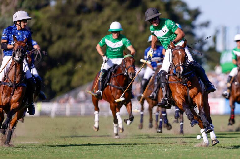 Facundo Pieres en acción, marcado por Juan Martín Nero: una final emocionante y que se definió en los últimos 30 segundos