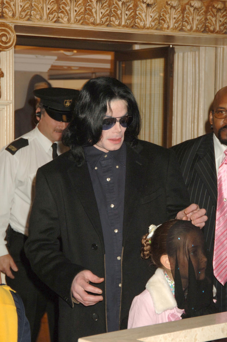 LONDON - OCTOBER 12:  (EMBARGOED FOR PUBLICATION IN UK TABLOID NEWSPAPERS UNTIL 48 HOURS AFTER CREATE DATE AND TIME) Singer Michael Jackson walks with his daughter, Paris, as they visit Harrods October 12, 2005 in London, England.  (Photo by Dave M. Benett/Getty Images)