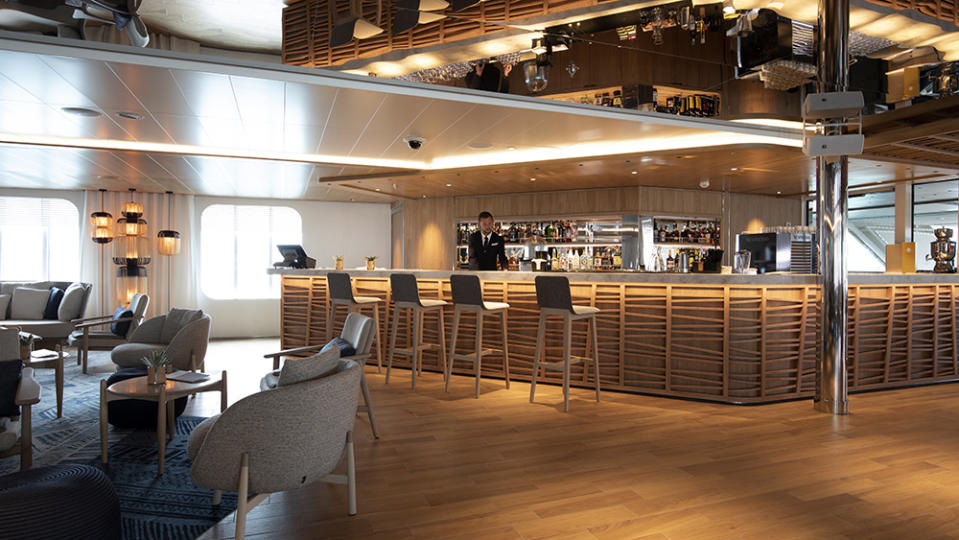 The luxurious bar and lounge area aboard La Lepérouse.