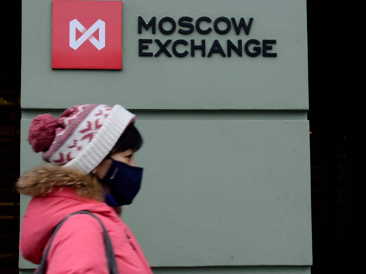 Закрытые для международной финансовой системы российские фондовые инвесторы помогли поднять Московскую фондовую биржу до 12-месячного максимума.