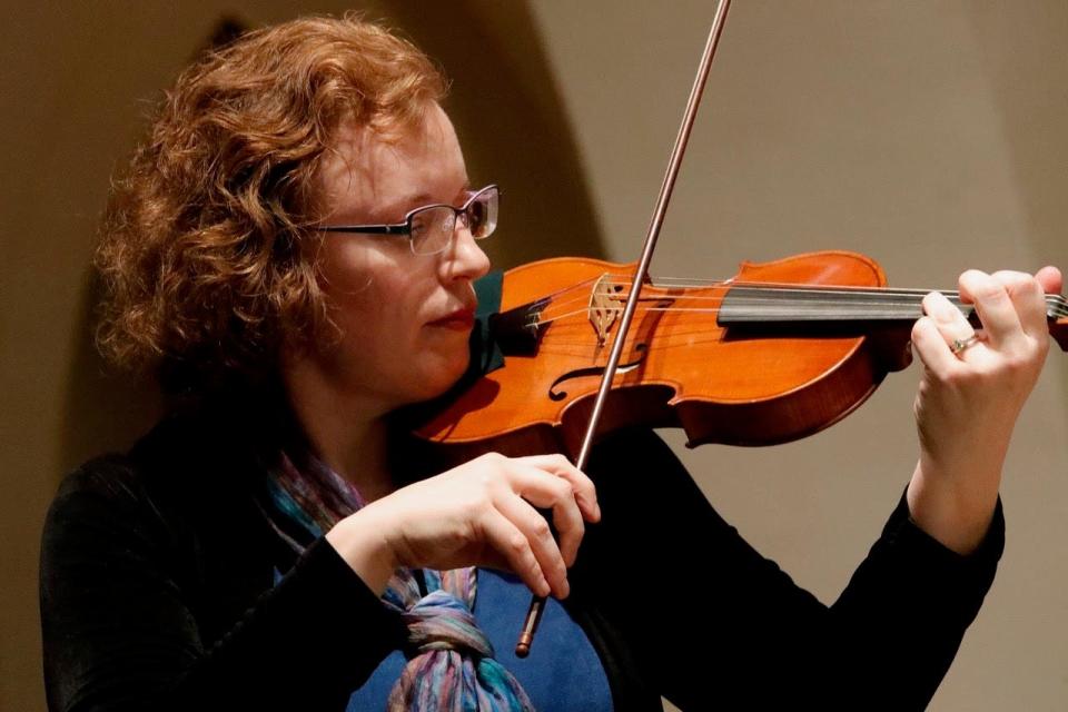 Valerie Arsenault performs baroque period music with the Tallahassee Bach Parley.
