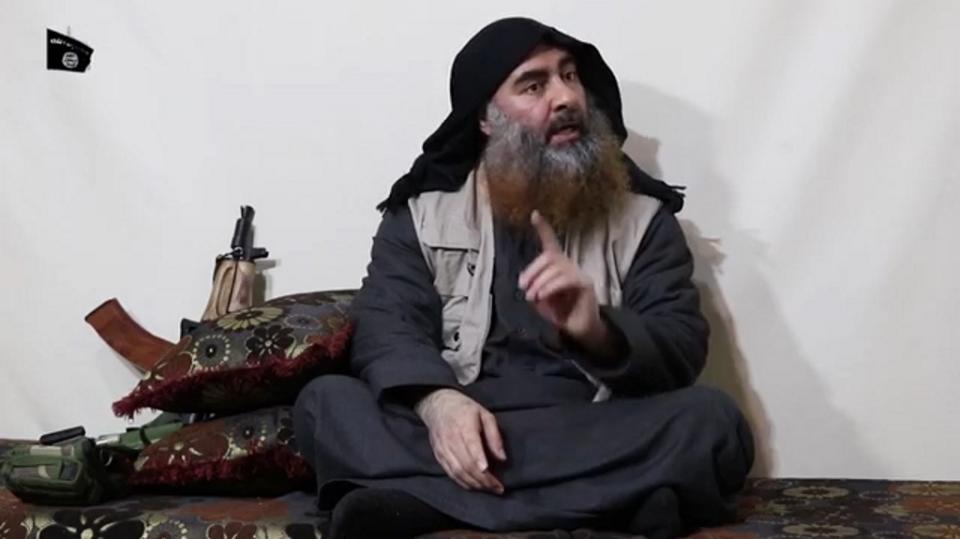 D'abord membre d'Al-Qaïda, Abou Bakr al-Baghdadi devient calife de l'État islamique en 2014. Ennemi numéro 1 des États-Unis, il finit par être tué lors d'une attaque de l'armée américaine d<strong>ans la nuit du 26 au 27 octobre 2019</strong>, à Baricha, en Syrie.