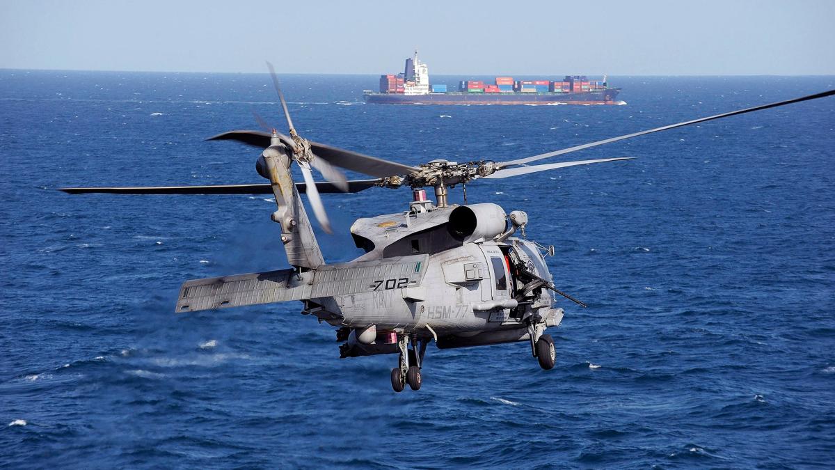 След като хеликоптерите на ВМС на САЩ потопиха лодки на хуси, следват ли удари?