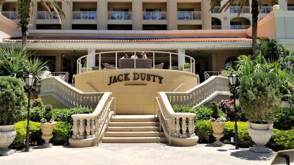 Offering covered outdoor and indoor waterfront seating on the first floor overlooking a channel of water that flows into Sarasota Bay, Jack Dusty manages to be effortlessly trendy with a friendly Florida feel thanks to its nautical-themed setting and stylish bar.