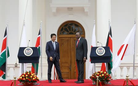 Japan's Prime Minister Shinzo Abe (L) and Kenya's President Uhuru Kenyatta pose after addressing a news conference ahead of the Sixth Tokyo International Conference on African Development (TICAD VI), at State House in Kenya's capital Nairobi, August 26, 2016. REUTERS/Thomas Mukoya