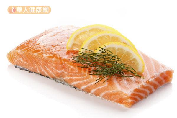 日本料理常見鮭魚、鮪魚、秋刀魚等富含omega-3脂肪酸的魚類。