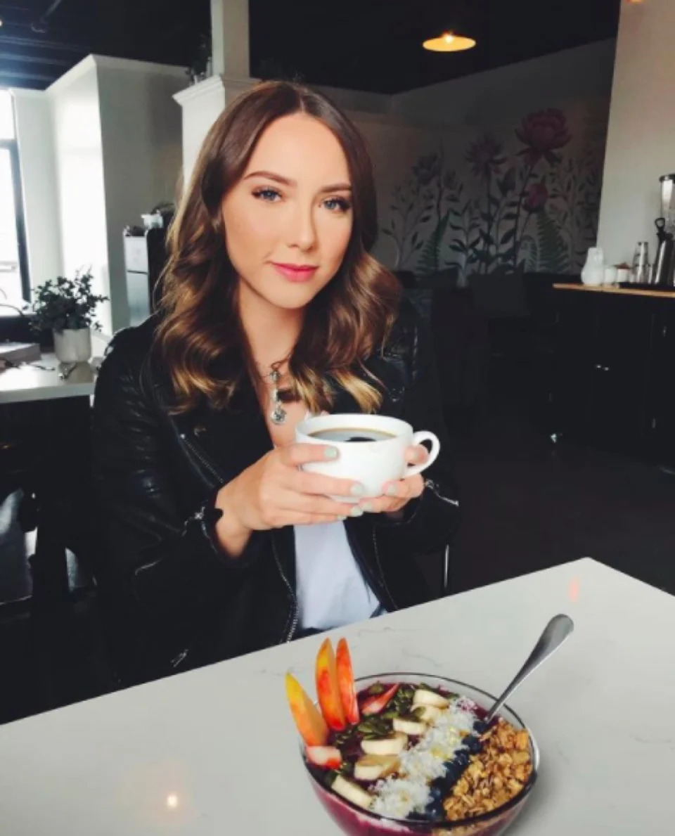  Hailie Jade coffeeshop Instagram