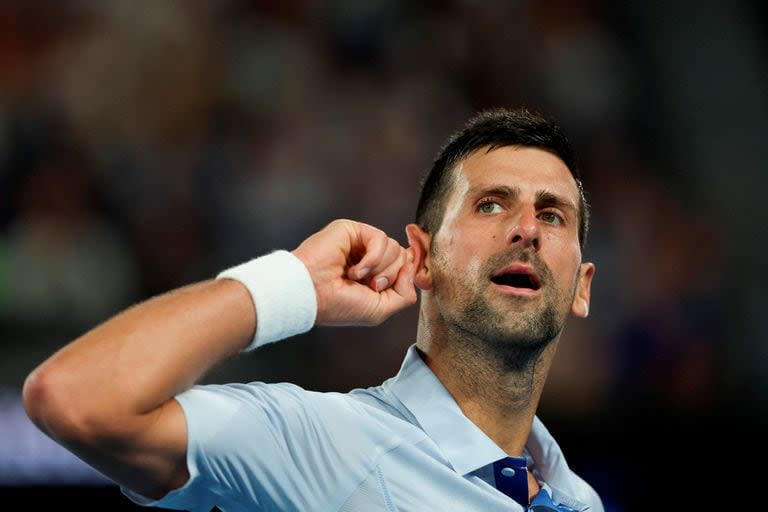 El juego de Djokovic con el público, que asistió a una exhibición del serbio en Melbourne