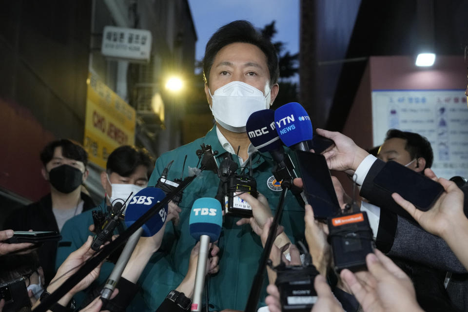 Seoul's Mayor Oh Se-hoon speaks at the scene of a deadly accident in Seoul, South Korea, Sunday, Oct. 30, 2022, following Saturday night's Halloween festivities. A mass of mostly young people among tens of thousands who gathered to celebrate Halloween in Seoul became trapped and crushed as the crowd surged into a narrow alley, killing dozens of people and injuring dozens of others in South Korea’s worst disaster in years. (AP Photo/Ahn Young-joon)