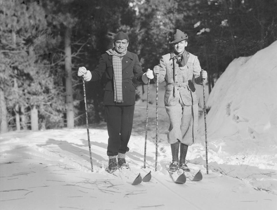 <p>American actor Douglas Fairbanks Jr. is seen here with his father skiing together at Lake Arrowhead over the holiday season.</p>