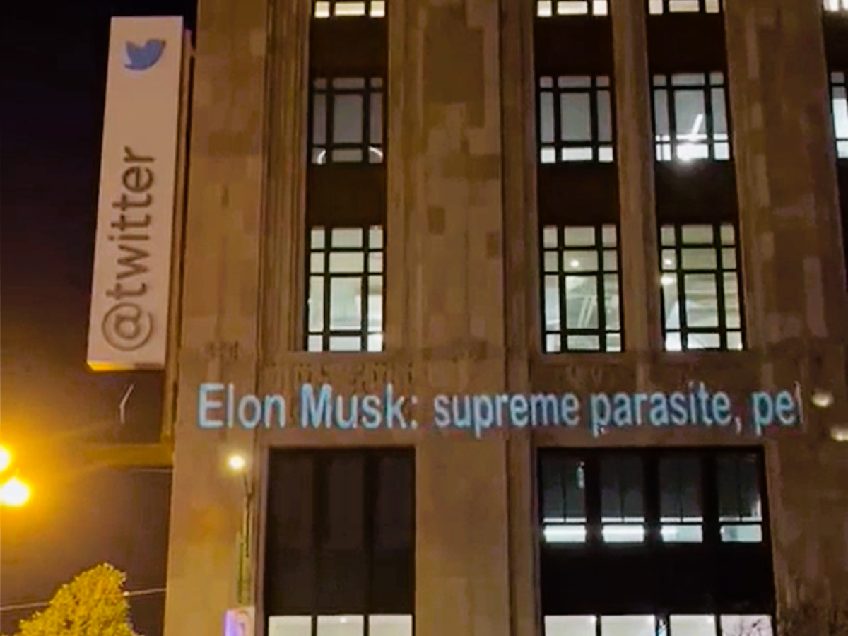 A projection on Twitter’s San Francisco headquarters on 17 November, 2022 (Twitter/ screengrab)